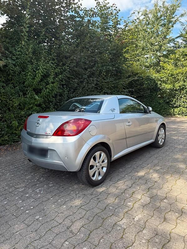 Gebraucht Opel Tigra 95 PS (69 kW) 2009 Silber Cabrio