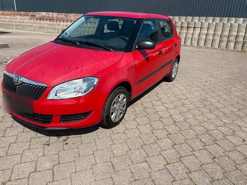 Gebraucht Skoda Fabia 75 PS (55 kW) 2013 Rot Limousine