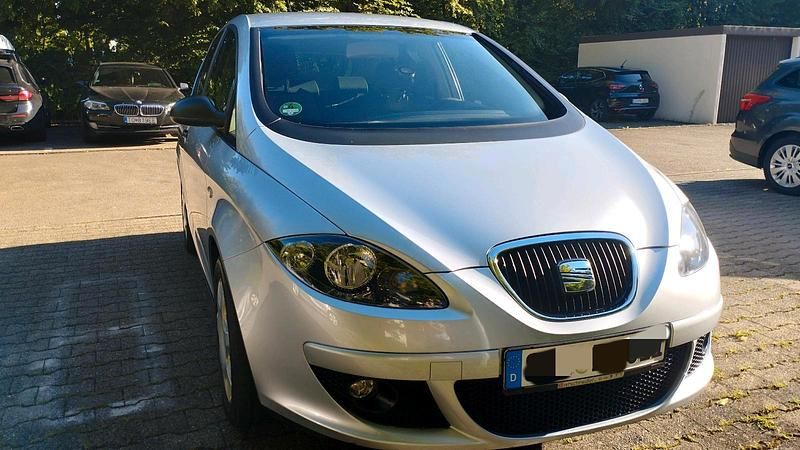 Grau Gebraucht 2007 Seat Altea Van / Kleinbus | 3.999 € (Fairer Preis) - Bild 1/4