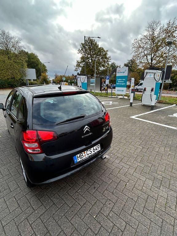 Gebraucht Citroën C3 SELECTION 73 PS (53 kW) 2012 Schwarz Limousine