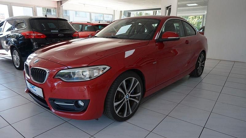 Rot Gebraucht 2016 BMW 225 Sport Line Coupé | 16.990 € (Fairer Preis) - Bild 1/3