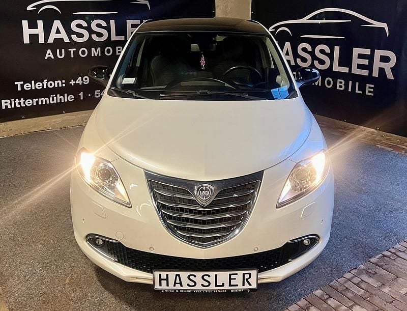 Second-hand Lancia Ypsilon 85 CP (62 kW) 2012 Alb Hatchback