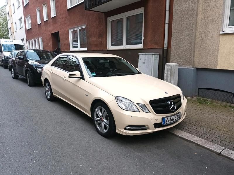 Gebraucht Mercedes E200 136 PS (100 kW) 2011 Beige Limousine
