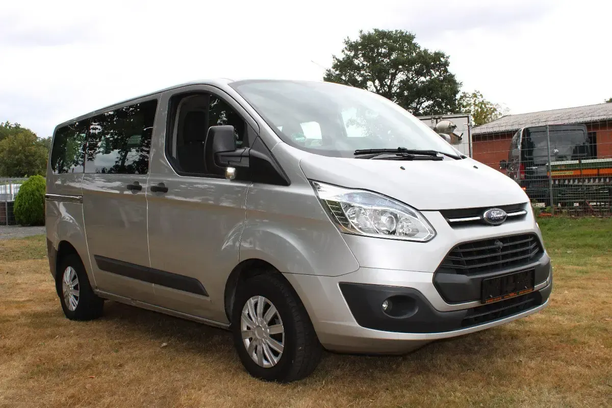 Gebraucht Ford Tourneo 101 PS (74 kW) 2014 Silber Van / Kleinbus