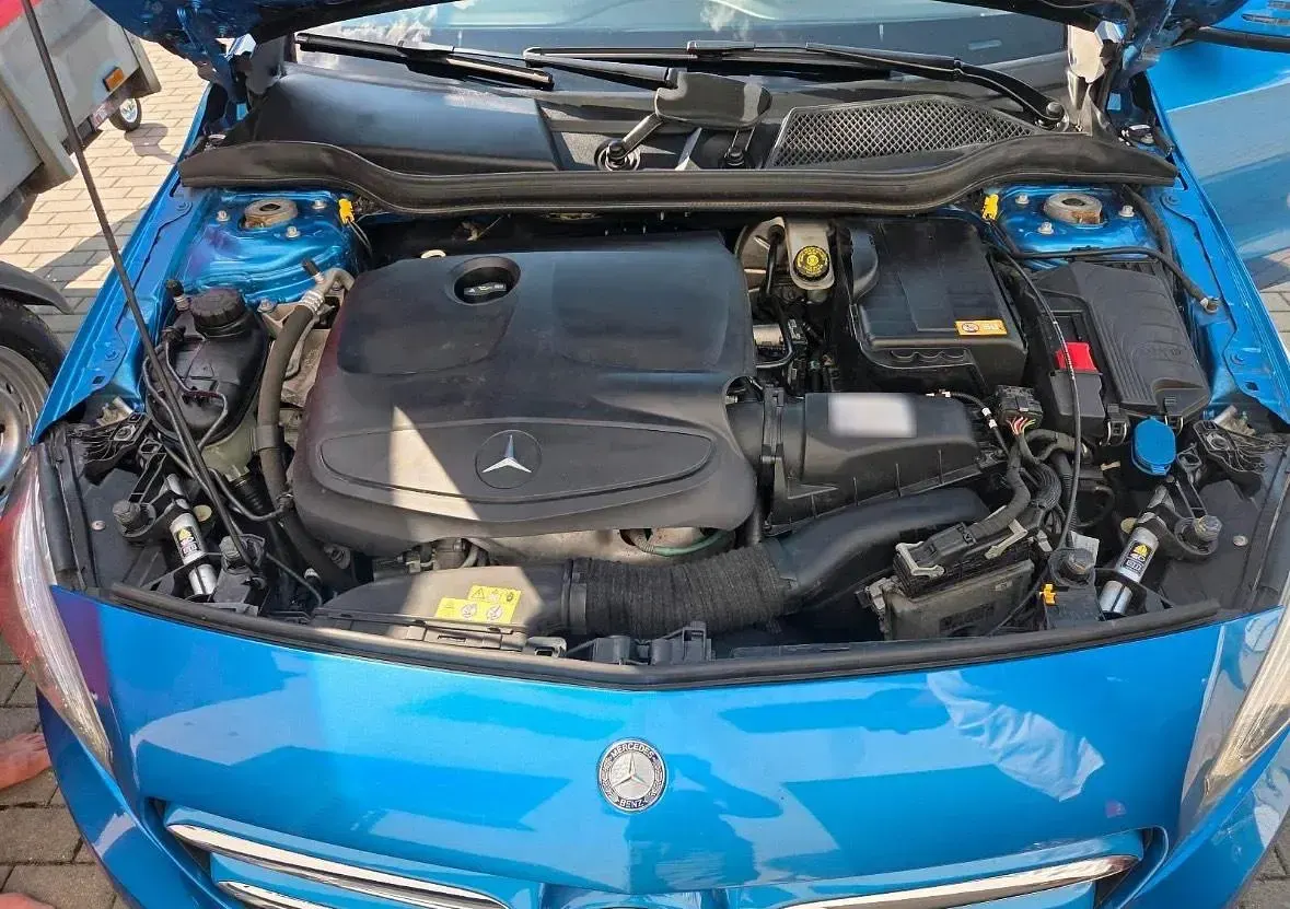 Gebraucht Mercedes A180 122 PS (89 kW) 2012 Blau Kleinwagen