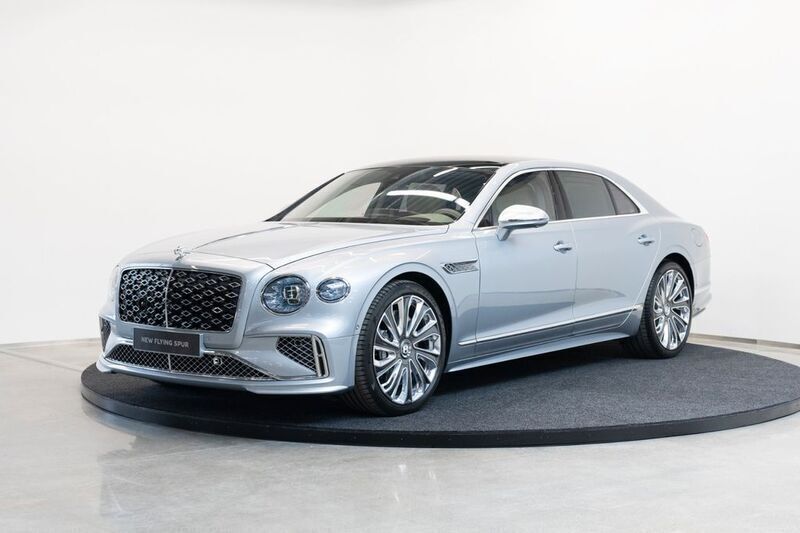 Neu Bentley Flying Spur Mulliner 782 PS (575 kW) 2025 Silber Limousine
