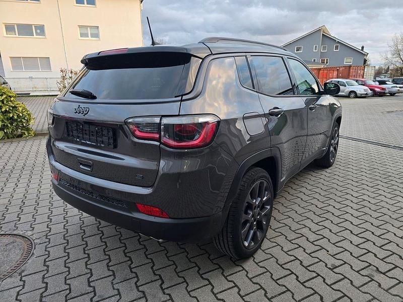 Gebraucht Jeep Compass 150 PS (110 kW) 2021 Grau SUV