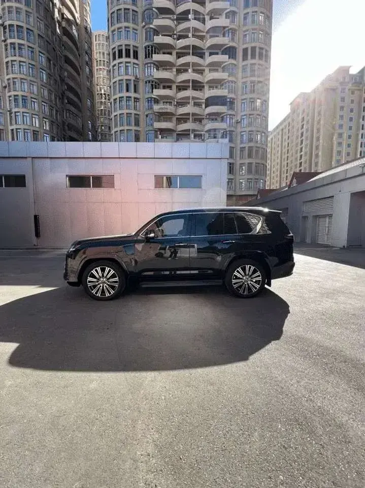 Neu Lexus LX600 415 PS (305 kW) 2026 Black jet ravon SUV