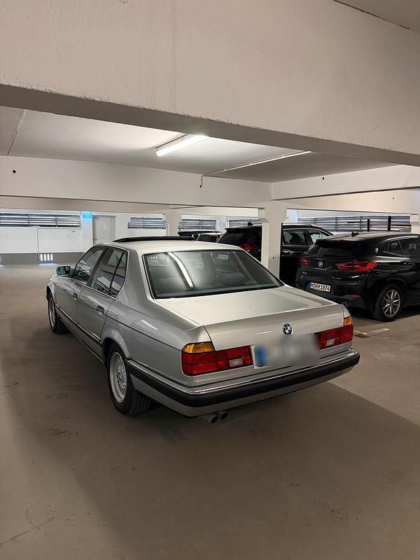 Gebraucht BMW 735 211 PS (155 kW) 1990 Silber Limousine