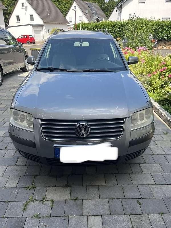 Grau Gebraucht 2003 VW Passat Trendline Kombi | 2.000 € (Guter Preis) - Bild 1/4