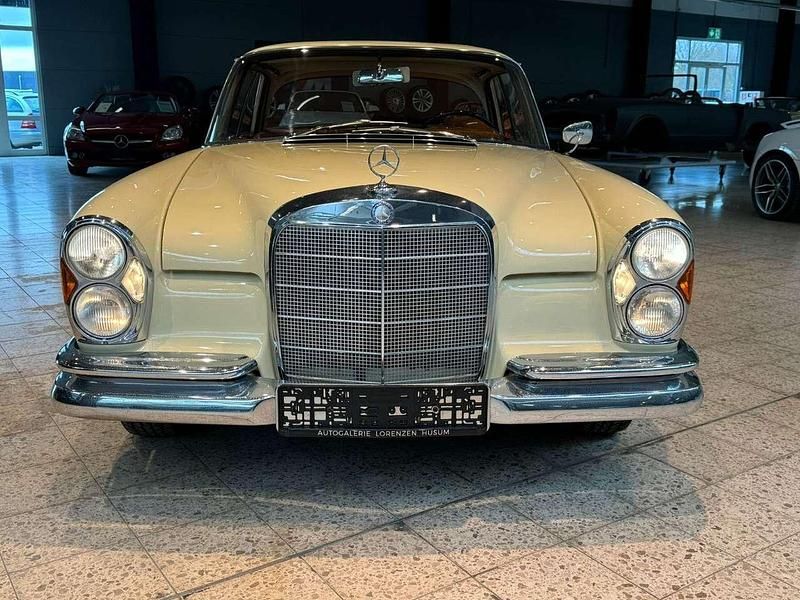 Gebraucht Mercedes 220 120 PS (88 kW) 1963 Beige Coupé