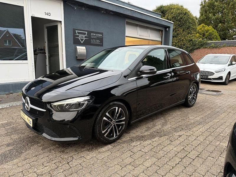 Schwarz Gebraucht 2023 Mercedes 220 Limousine | 24.900 € (Superpreis) - Bild 1/4