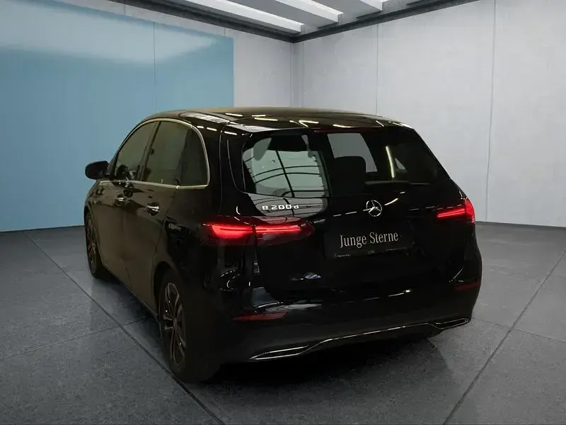 Gebraucht Mercedes B200 150 PS (110 kW) 2025 Schwarz Kleinwagen