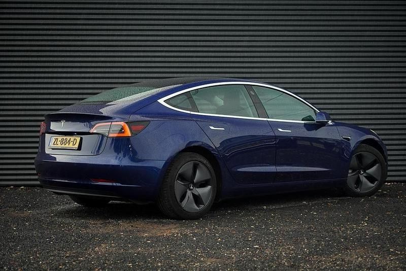 Gebraucht Tesla Model 3 Standard Range 175 kW (238 PS) 2019 Blau Limousine