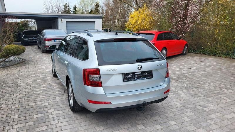 Gebraucht Skoda Octavia Elegance 150 PS (110 kW) 2014 Silber Kleinwagen