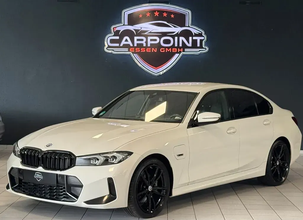 Gebraucht BMW 320e M Sport 204 PS (150 kW) 2022 Weiß Limousine