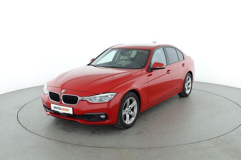 Rot Gebraucht 2016 BMW 320 Advantage Limousine | 18.310 € (Fairer Preis) - Bild 1/3