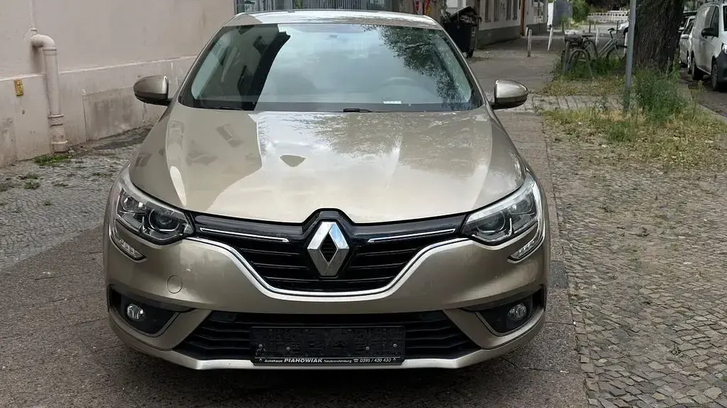 Gebraucht Renault Mégane III Experience 101 PS (74 kW) 2016 Gold Limousine