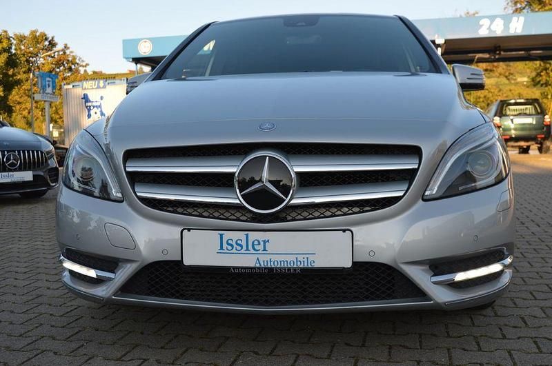Silber Gebraucht 2013 Mercedes B250 Sport Van / Kleinbus | 16.800 € (Fairer Preis) - Bild 1/4