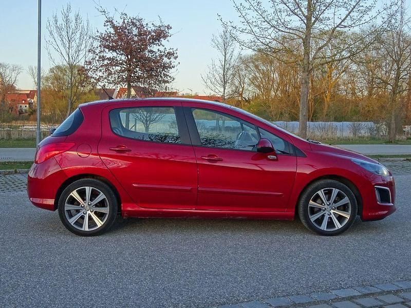 Gebraucht Peugeot 308 150 PS (110 kW) 2012 Rot Limousine