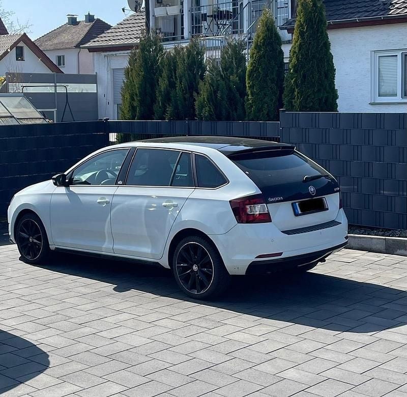 Weiß Gebraucht 2017 Skoda Rapid Monte Carlo Kombi | 11.000 € (Fairer Preis) - Bild 1/4