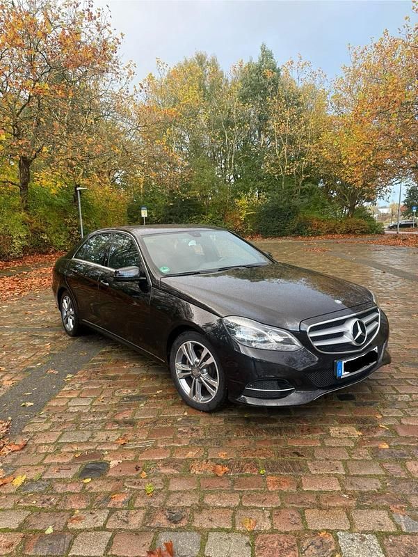 Gebraucht Mercedes E200 Avantgarde 136 PS (100 kW) 2015 Schwarz Limousine