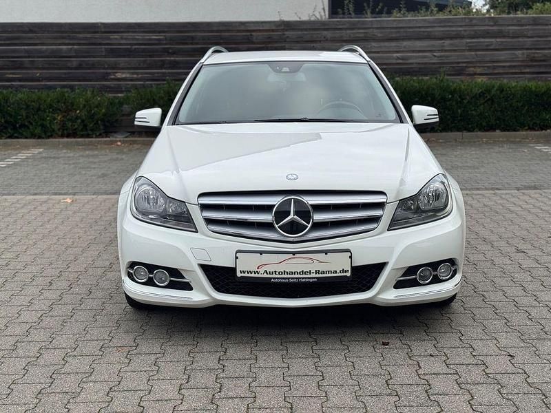 Gebraucht Mercedes C250 204 PS (150 kW) 2012 Weiß Limousine