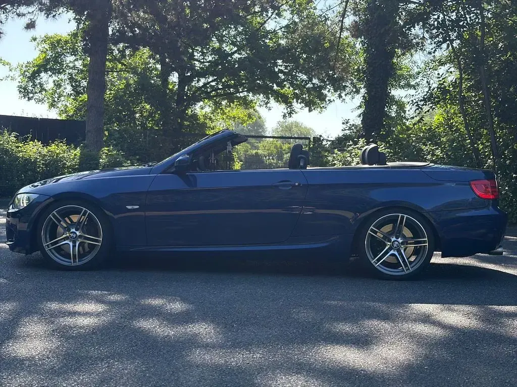 Gebraucht BMW 330 Cabriolet Performance 272 PS (200 kW) 2012 Blau Cabrio