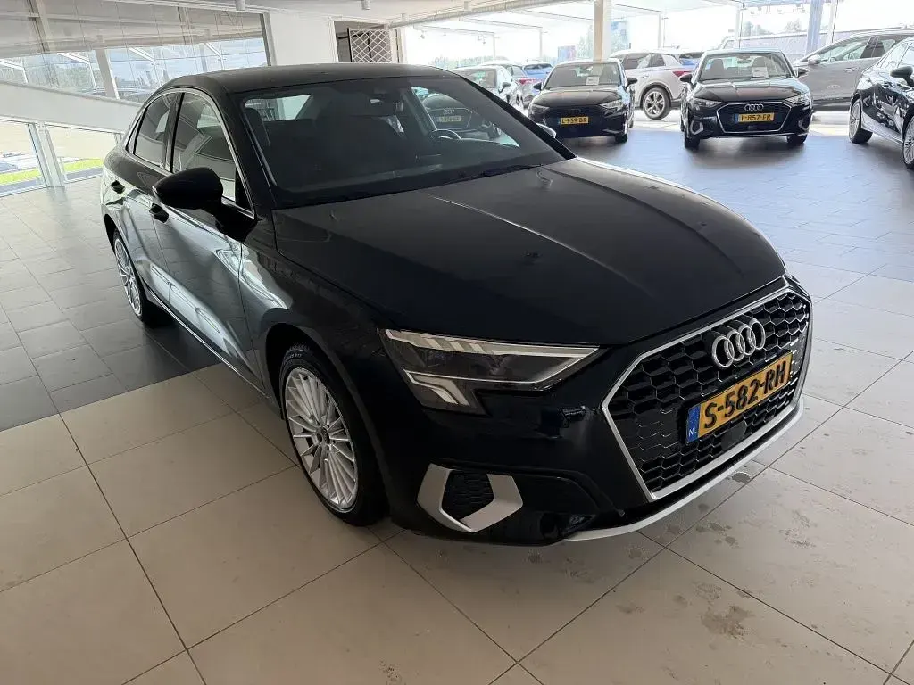 Gebraucht Audi A3 Sport 110 PS (80 kW) 2023 Schwarz Limousine