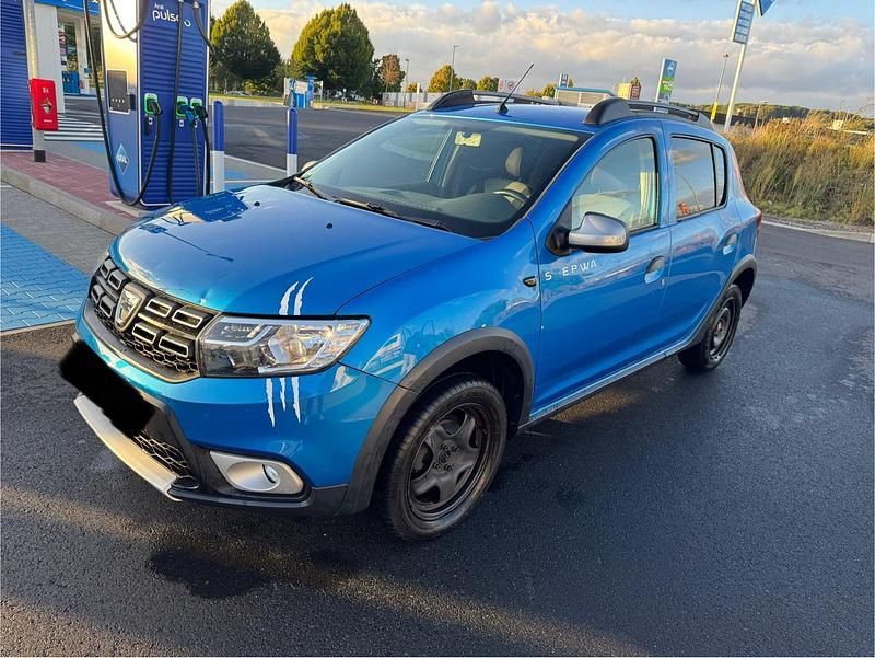 Blau Gebraucht 2019 Dacia Sandero Stepway Kleinwagen | 6.490 € (Superpreis) - Bild 1/4
