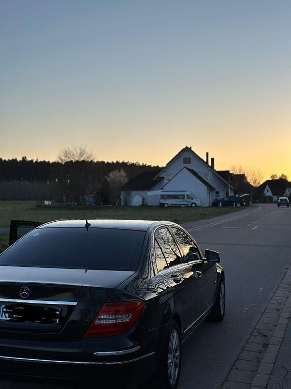 Gebraucht Mercedes C200 184 PS (135 kW) 2011 Schwarz Limousine