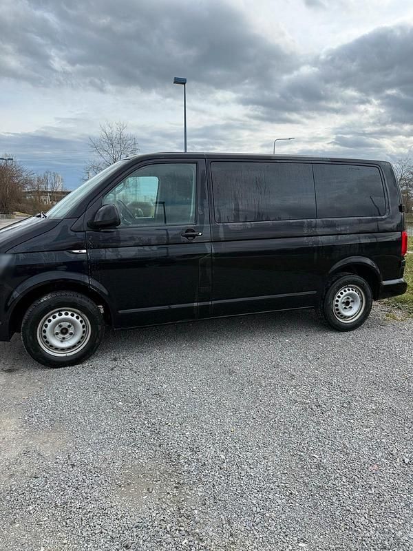 Używany VW T6 150 KM (110 kW) 2018 Czarny Van