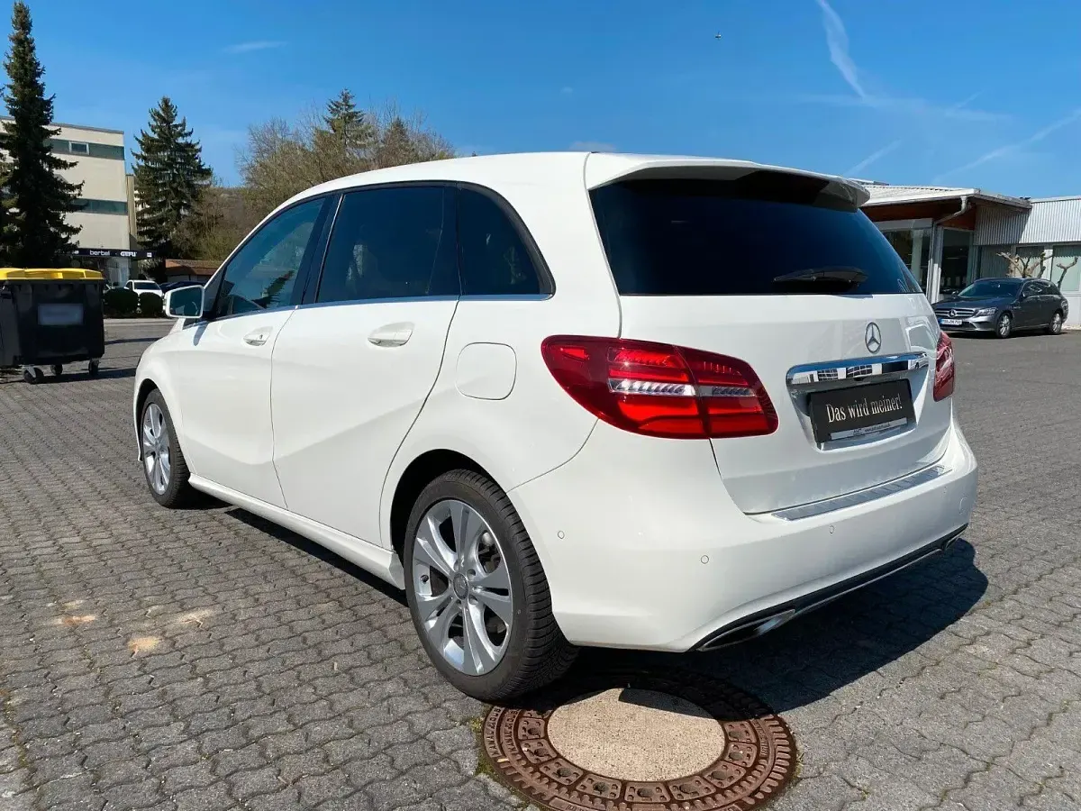 Gebraucht Mercedes B220 184 PS (135 kW) 2017 Weiß Van / Kleinbus