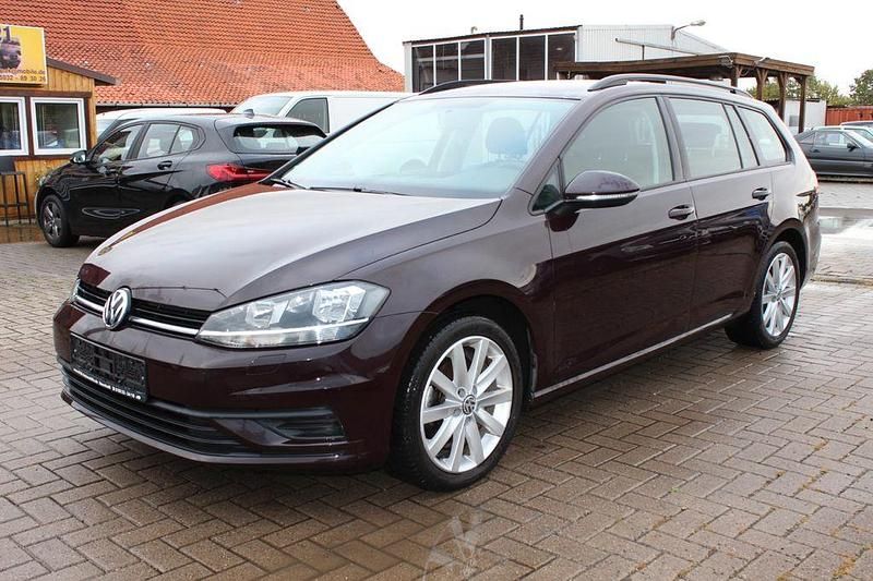 Violett Gebraucht 2018 VW Golf VII Kombi | 9.999 € (Guter Preis) - Bild 1/4