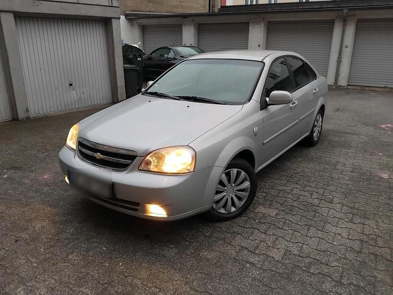 Silber Gebraucht 2006 Chevrolet Lacetti Limousine | 2.500 € (Fairer Preis) - Bild 1/4
