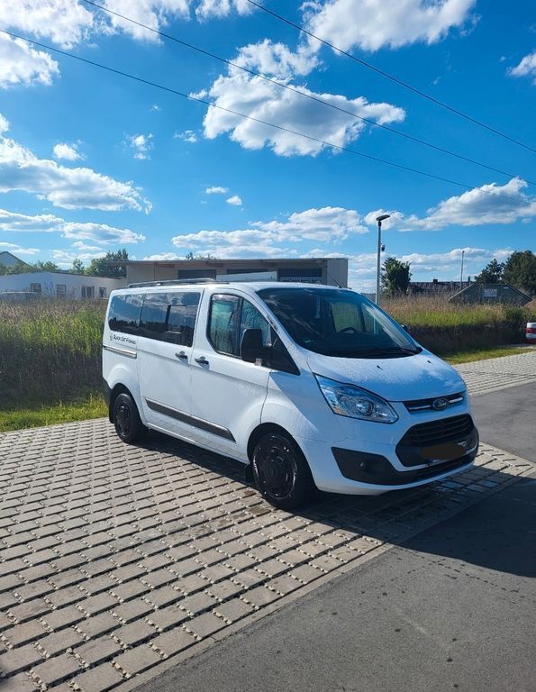 Weiß Gebraucht 2015 Ford Transit Custom Van / Kleinbus | 16.490 € (Etwas zu teuer) - Bild 1/4