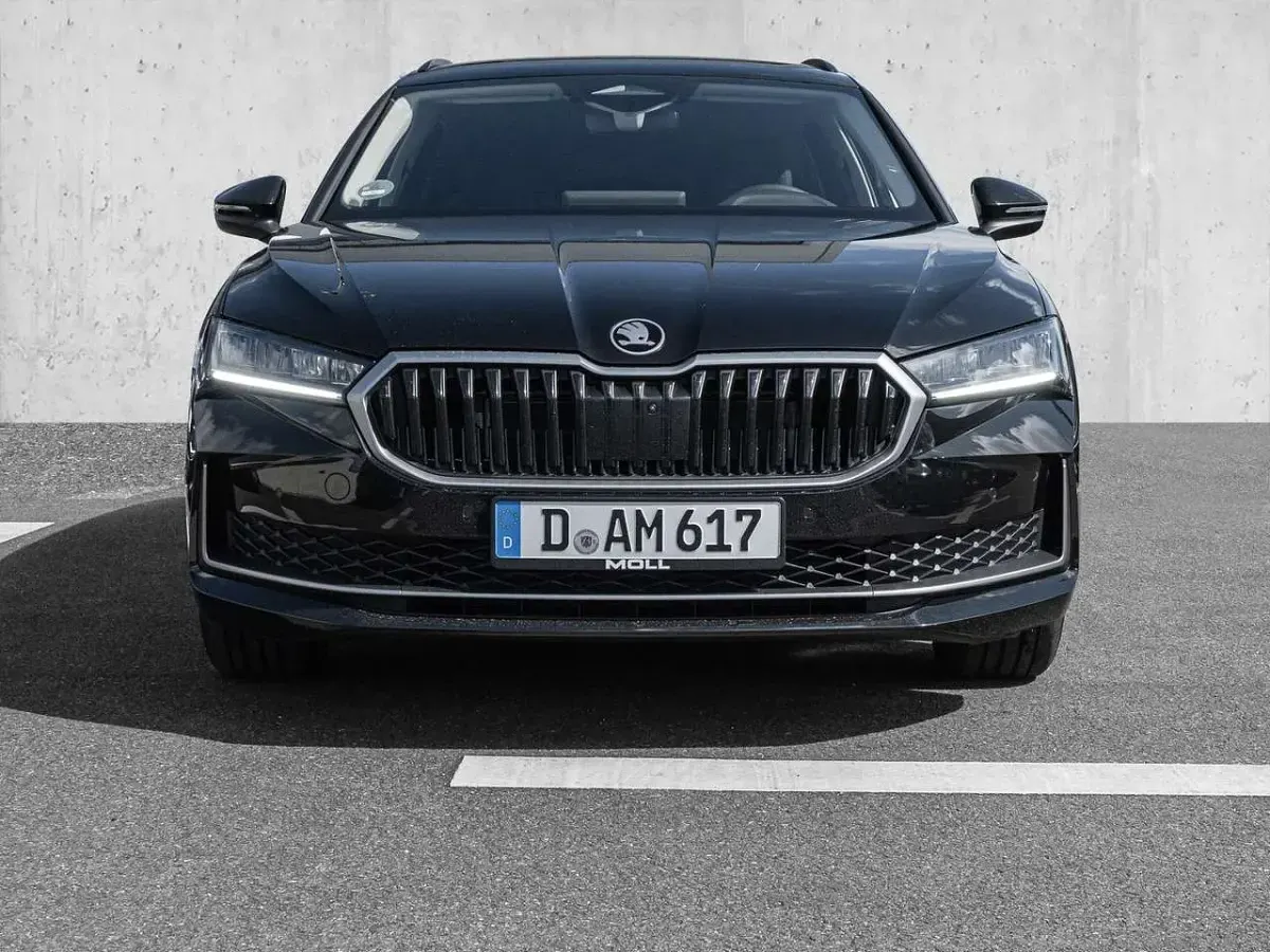 Gebraucht Skoda Superb Selection 150 PS (110 kW) 2026 Schwarz Kombi