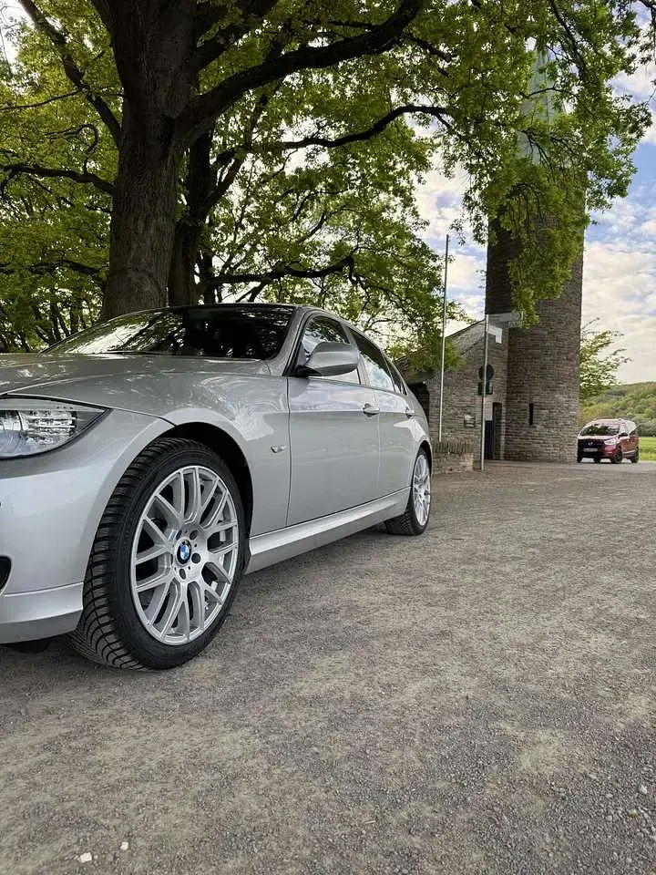 Brugt BMW 320 Exclusive 184 HK (135 kW) 2010 Sølv Sedan