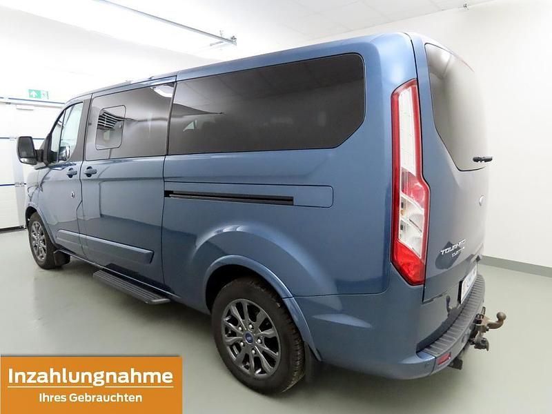 Gebraucht Ford Tourneo Titanium 185 PS (136 kW) 2022 Chromablau Van / Kleinbus