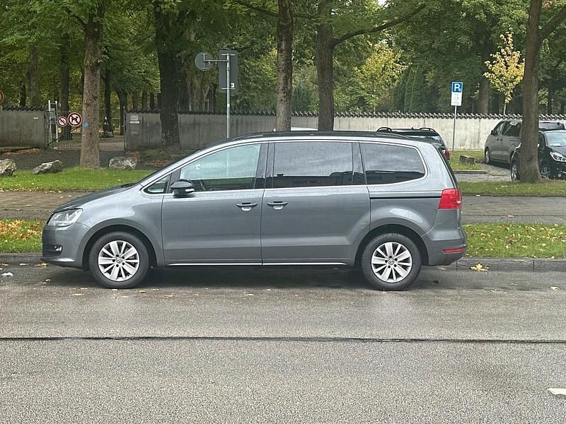 Grau Gebraucht 2012 VW Sharan Comfortline Van / Kleinbus | 7.500 € (Guter Preis) - Bild 1/4
