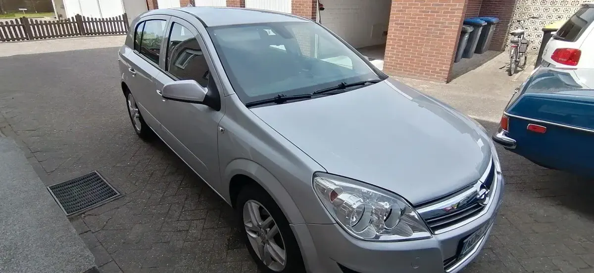 Używany Opel Astra 140 KM (102 kW) 2007 Srebrny Sedan/Limuzyna