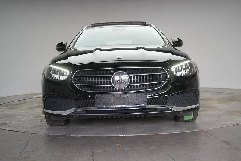 Second-hand Mercedes E300 211 CP (155 kW) 2020 Negru Berlinǎ