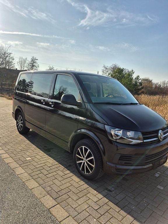 Second-hand VW T6 150 CP (110 kW) 2018 Negru Van