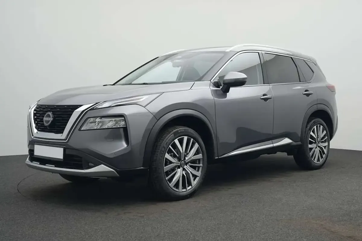Neu Nissan X-Trail Tekna+ 163 PS (119 kW) 2025 Dark grey (m)/ geste SUV