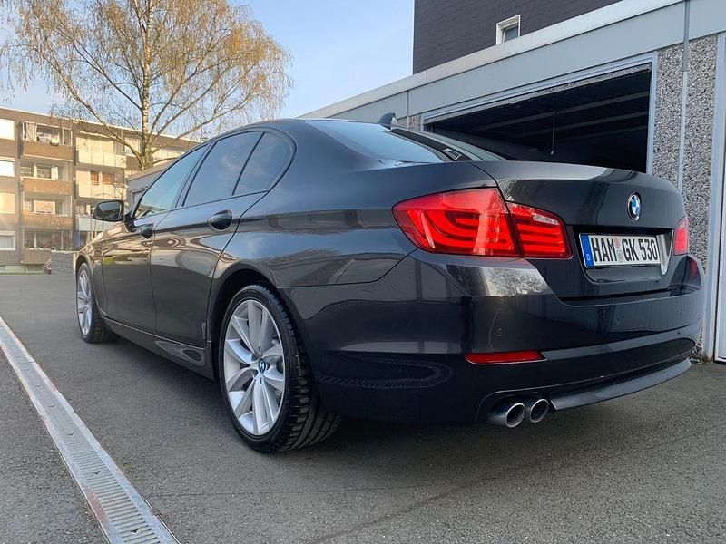 Gebraucht BMW 530 258 PS (189 kW) 2011 Grau Limousine