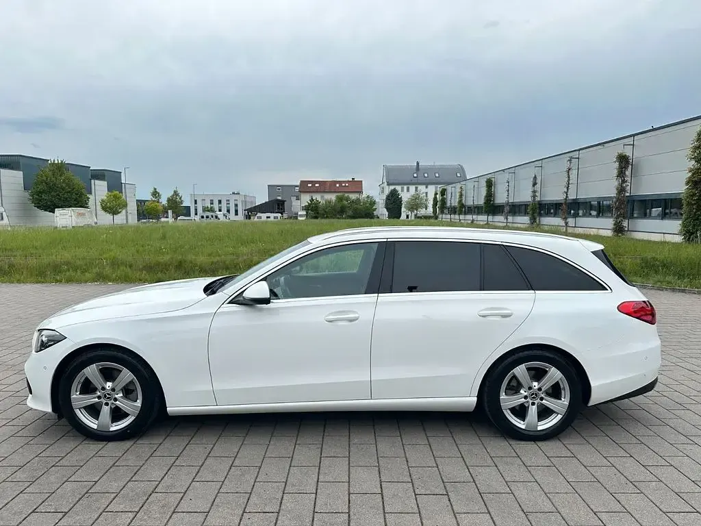 Second-hand Mercedes C200 163 CP (119 kW) 2022 Alb Break