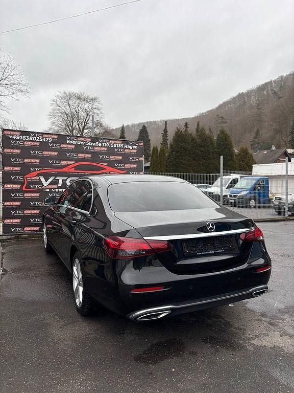 Gebraucht Mercedes E220 194 PS (142 kW) 2021 Schwarz Limousine
