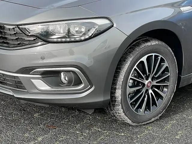 Gebraucht Fiat Tipo Tech 131 PS (96 kW) 2024 Grau (metallic) Limousine