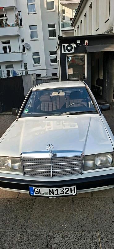 Gebraucht Mercedes 190 105 PS (77 kW) 1990 Weiß Limousine