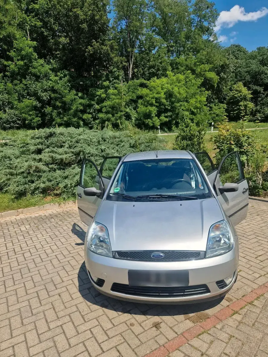 Gebraucht Ford Fiesta 80 PS (58 kW) 2004 Silber Kleinwagen